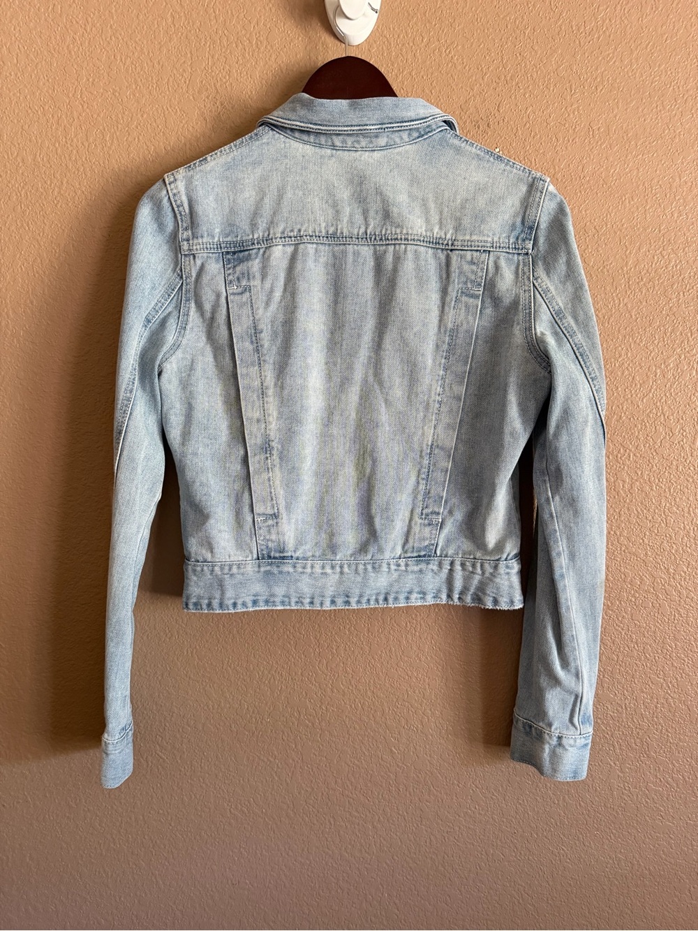 Free People Light Washed Blue Denim Cropped Jacket Size Small - Picture 6 of 8